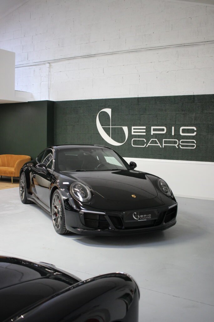 Porsche 911 991 GTS de face 
Logo Epic Cars